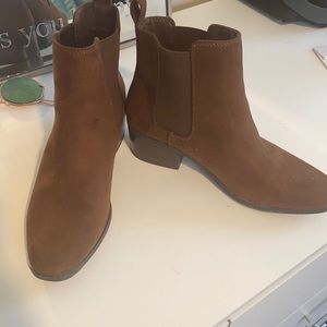 Selling my boots for $20